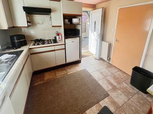 Kitchen- click for photo gallery